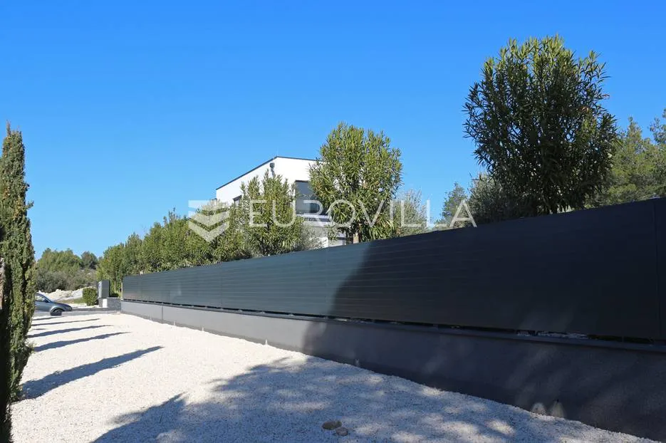 šibenik, vila s bazenom, saunom i vrtom dostupna od kolovoza - slika 12