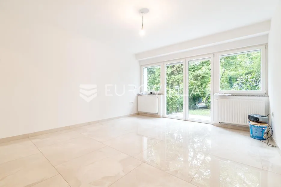 zagreb, maksimir, novouređena trosobna kuća 120 m² s garažom i vrtom - slika 2