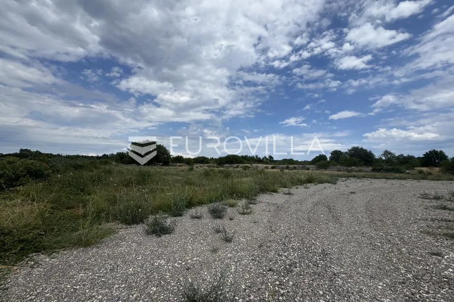 Istra, Vodnjan, građevinsko zemljište 497m2 na odličnoj lokaciji s pogledom na more