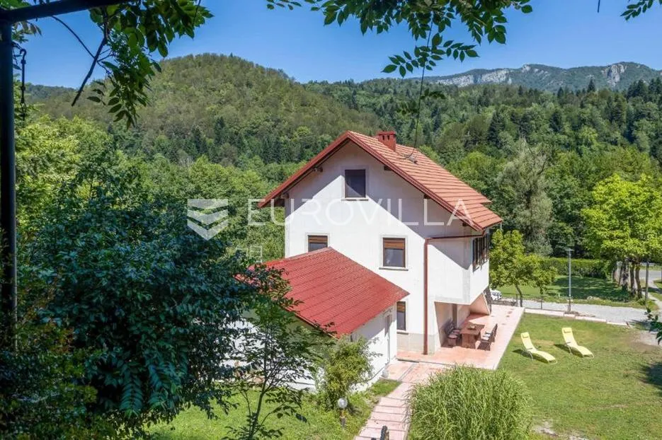 Gorski kotar, Brod na Kupi, kompletno uređena kuća 250 m², jacuzzi, garaža