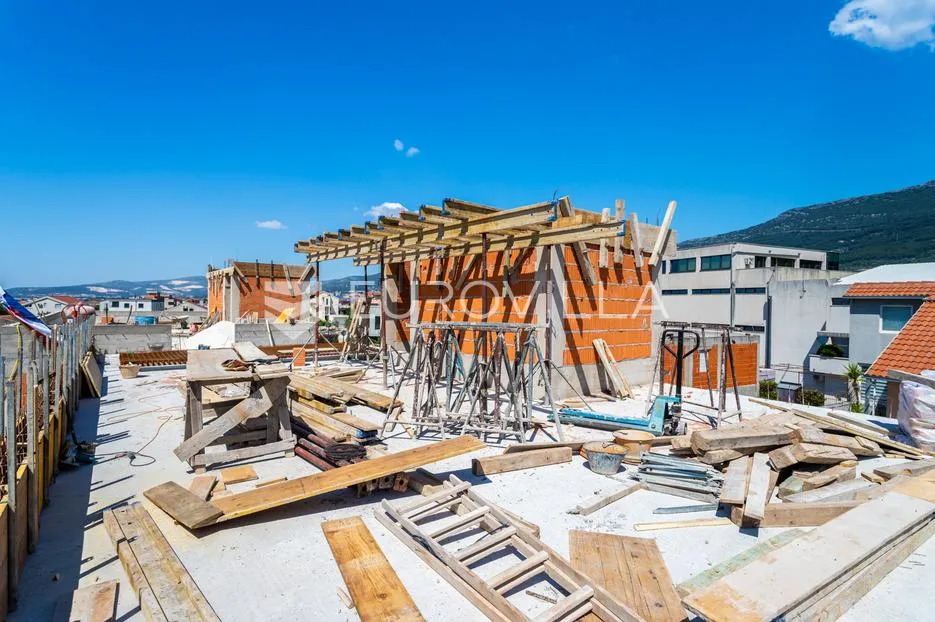 kaštel lukšić, trosoban penthouse s krovnom terasom i dva parkirna mjesta - slika 34