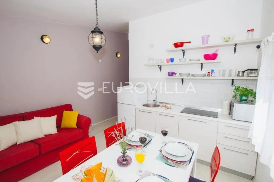 kaprije, prekrasna kuća s apartmanima, 180 m² - slika 4