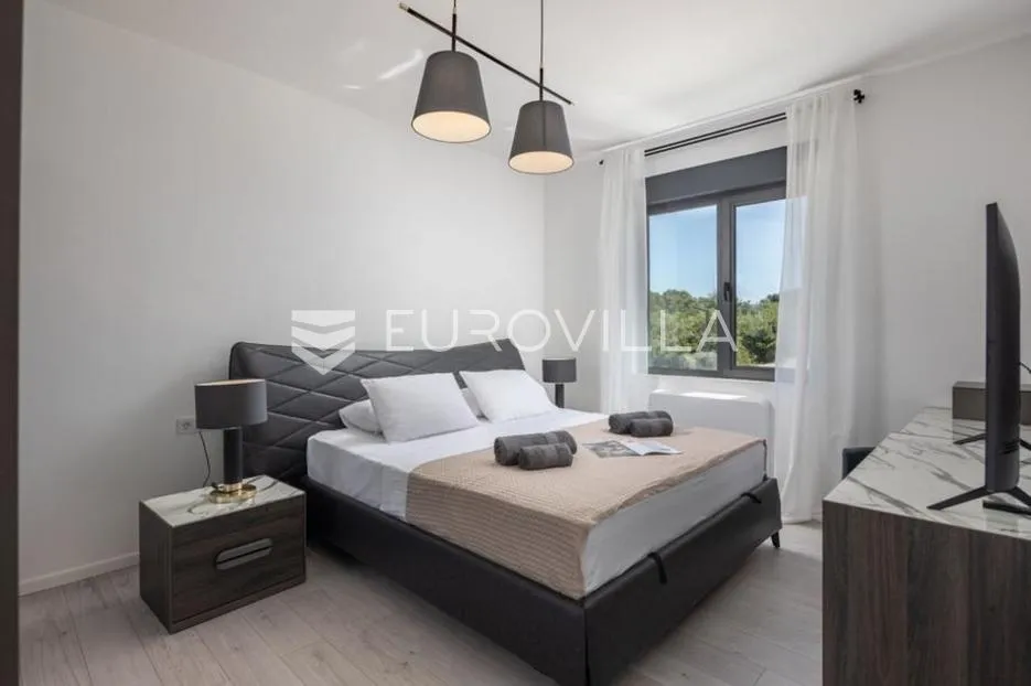 istra, svetvinčenat, luksuzna villa modernog dizajna - slika 13