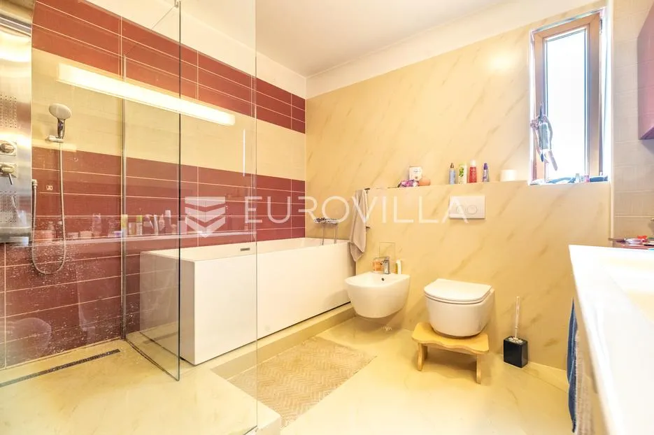 zagreb, vrapče, prekrasna vila s dvorištem nkp 505 m2 - slika 9