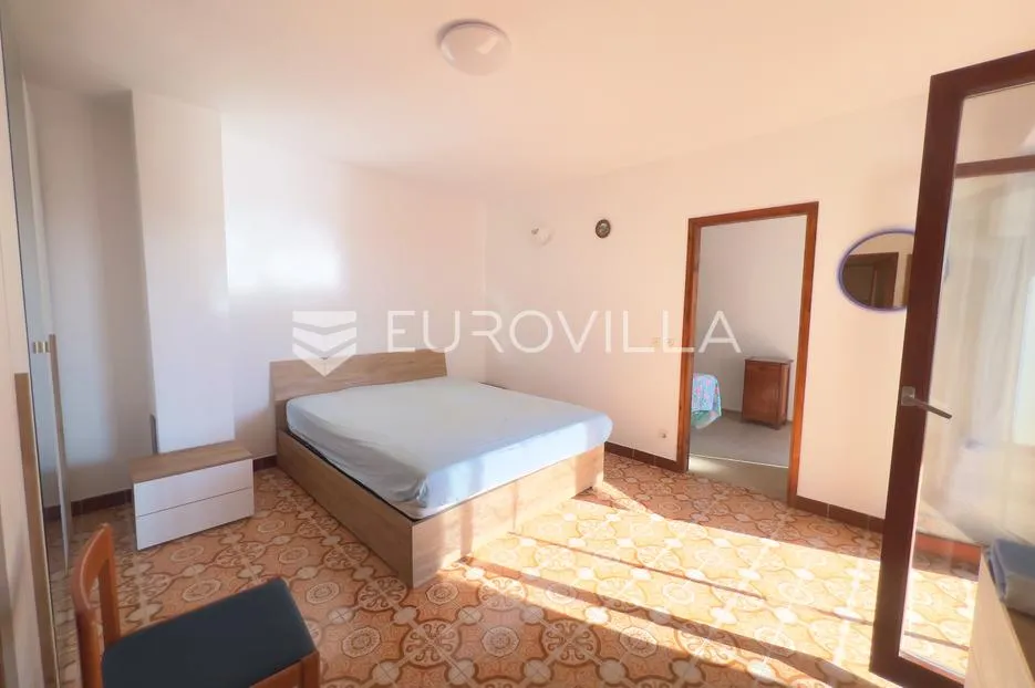 istra, poreč okolica, kuća s dva stana i dvorištem na mirnoj lokaciji - slika 15