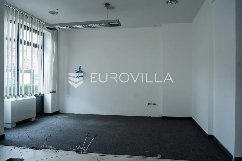 vinkovci, centar, atraktivan poslovni prostor 168 m² na frekventnoj kutnoj lokaciji - slika 7