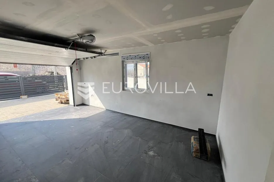 istra, svetvinčenat, kvalitetna moderna kuća 180 m² s bazenom 24 m² i garažom - slika 8