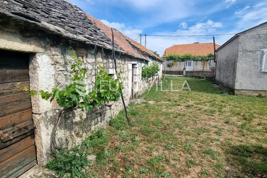 nacionalni park krka, građevinsko zemljište idealno za investiciju (10 000 m2) - slika 14