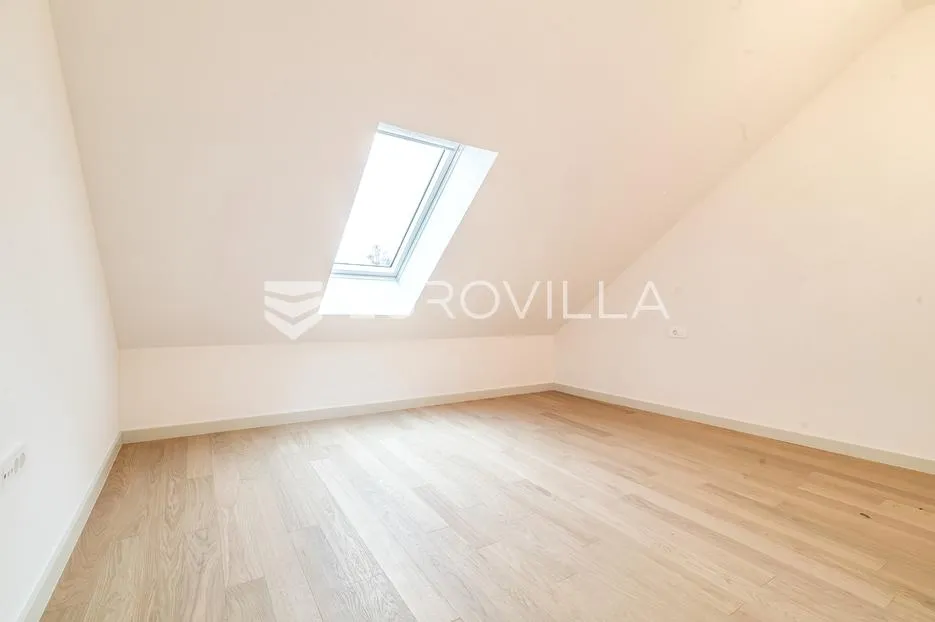 samobor, centar, prekrasan novouređen trosoban stan, 84 m² - slika 2