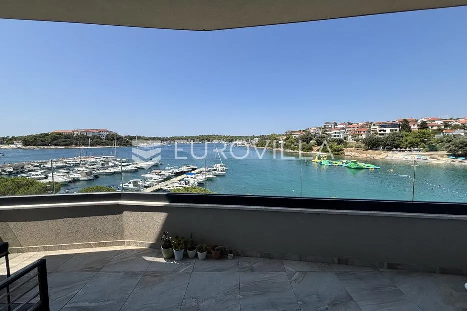 medulin, pješčana uvala, ekskluzivan penthouse prvi red do mora - slika 43