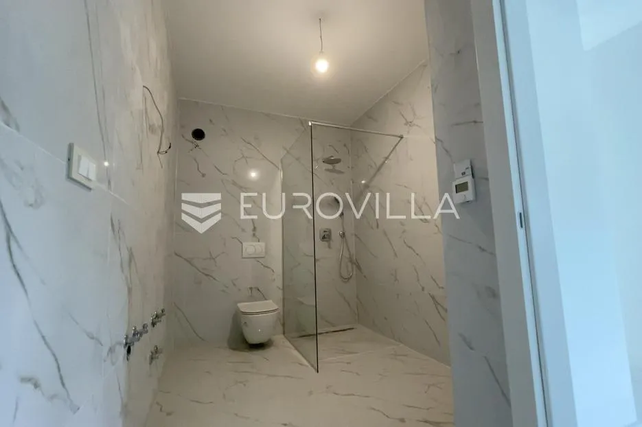 rijeka, banderovo, moderan četverosobni stan 110 m² - slika 10