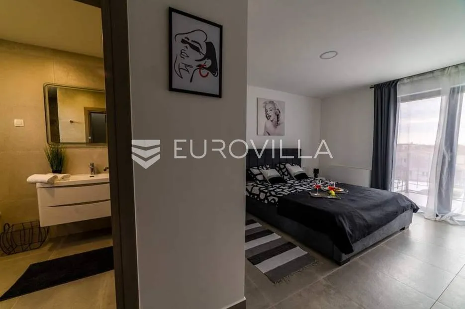 istra, poreč, vila s bazenom i vrtom - slika 19