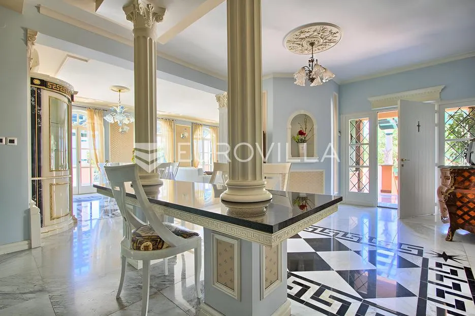 poreč, ekskluzivna vila s 430 m2, atraktivna lokacija - slika 27