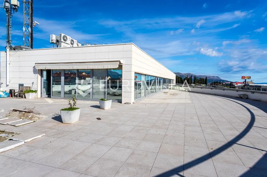 split, prostran poslovni prostor površine 363,53 m² - slika 18
