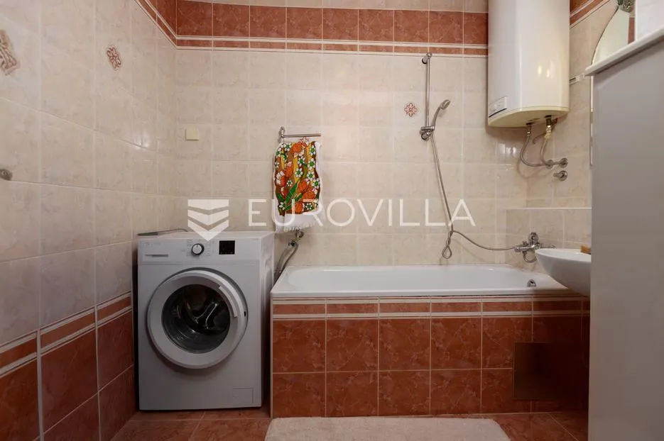 rijeka, krnjevo, komforan uređen stan površine 82 m², lođa - slika 18