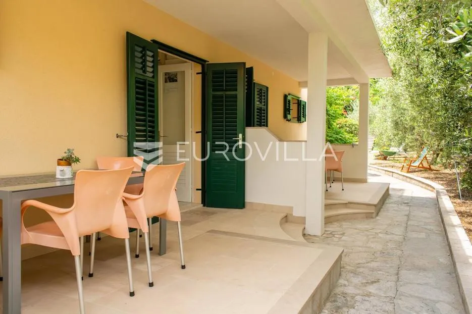 bol na braču - apartmanska kuća s građevinskim zemljištem - slika 16