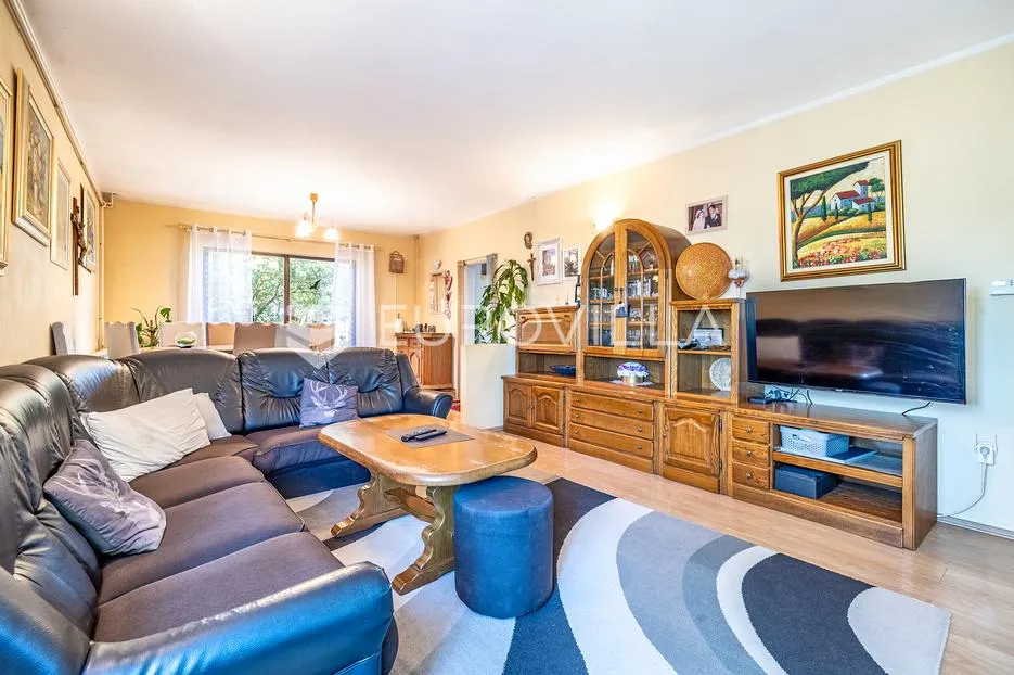 zagreb, blato, dvije kuće na parceli od 3.300 m², velika okućnica, gospodarska namjena - slika 3