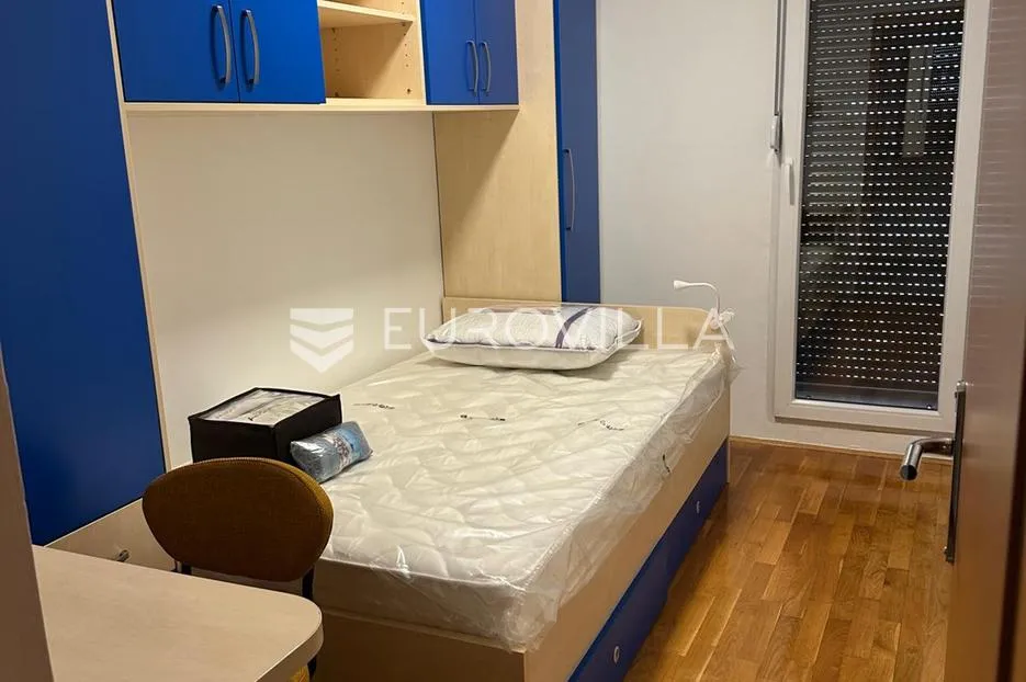 split, mertojak, trosoban namješten stan za dugoročan najam - slika 8