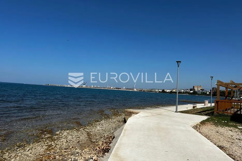 zadar, bibinje prestižno građevinsko zemljište, prvi red do mora, 413m2 - slika 2
