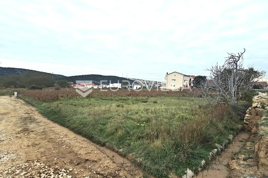 otok rab, lopar, građevinsko zemljište 935 m², 500 m od mora - slika 2
