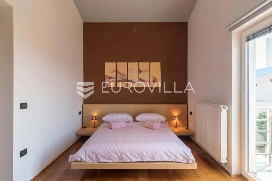 pula, pješčana uvala atraktivna samostojeća vila na velikoj okućnici - slika 8