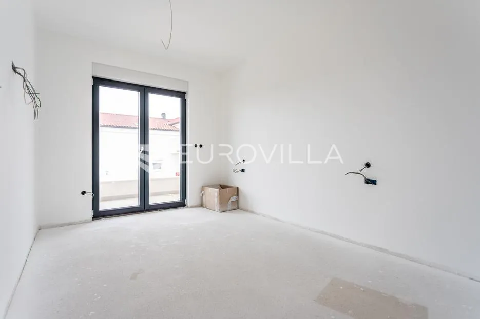 vodice, prostran trosoban stan, 125,82 m² - slika 8