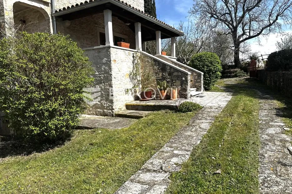 istra, višnjan, kamena vila s bazenom i očaravajućim pogledom na more - slika 20