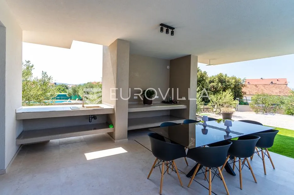 brodarica, moderna vila s bazenom, 283,62 m² - slika 3