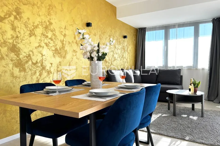 hvar, apartmanska vila sa pet uređenih apartmana - slika 21