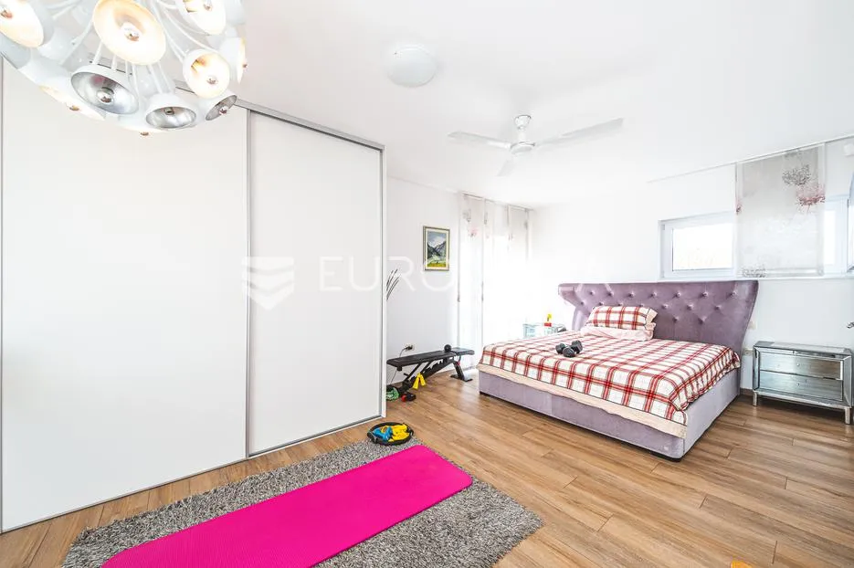 samobor, prekrasna moderna kuća 301 m² - slika 22