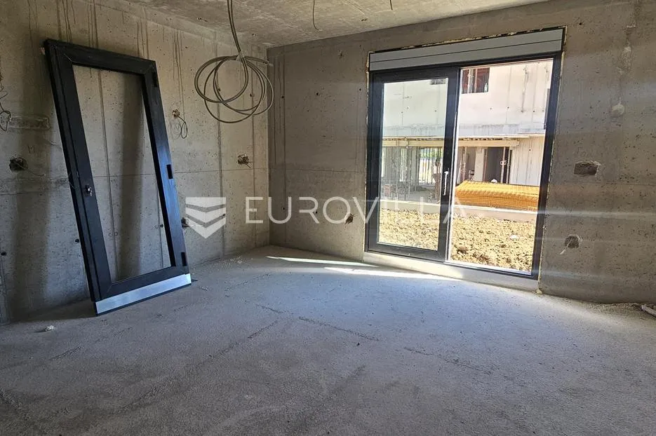 kaštel stari, apartman 47,9 m² na prizemlju s vrtom i parkirnim mjestom - slika 3