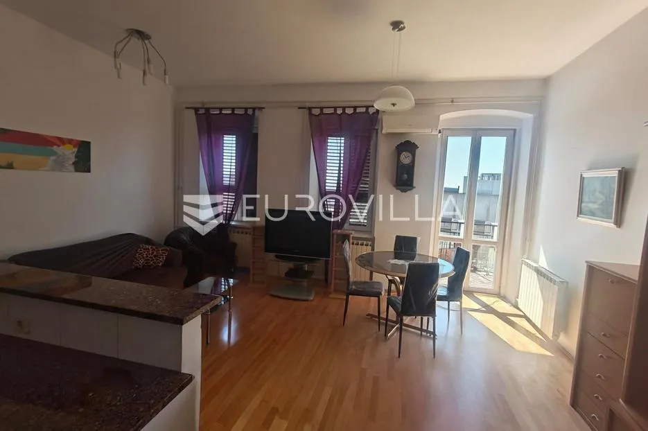 Rijeka, centar, komforan četverosoban stan 117 m² s pogledom na more