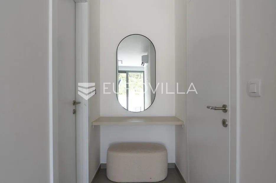 trogir, čiovo, luksuzan penthouse sa krovnom terasom i bazenom - slika 39