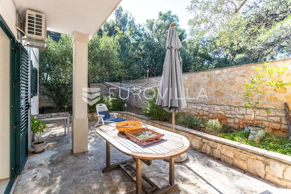 brač, supetar, kuća ukupne površine 372 m² na zemljištu površine 411 m² - slika 39