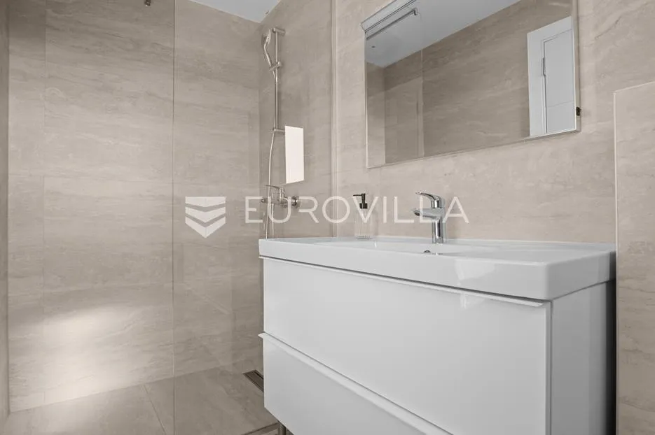 istra, poreč, dvojna kuća 180 m² s 4 spavaće sobe i 3 parkirna mjesta - slika 9