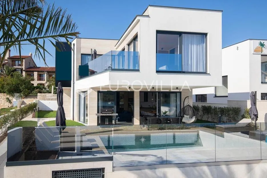 medulin, prekrasna villa od 350 m2, svega 6 m od mora s očaravajućim pogledom - slika 45