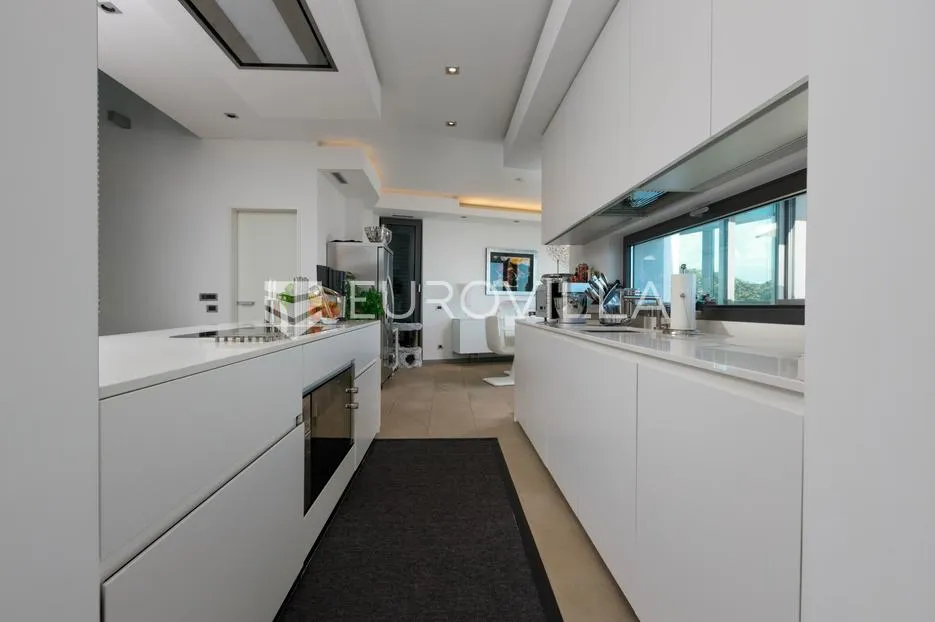 opatija, oprić, ekskluzivna vila 375 m² s panormaskim pogledom, bazenom i saunom - slika 17