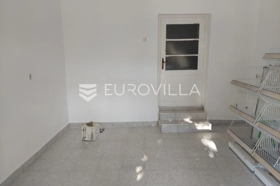 valpovo – najam uličnog poslovnog prostora, površine 60 m², uz besplatan parking - slika 2