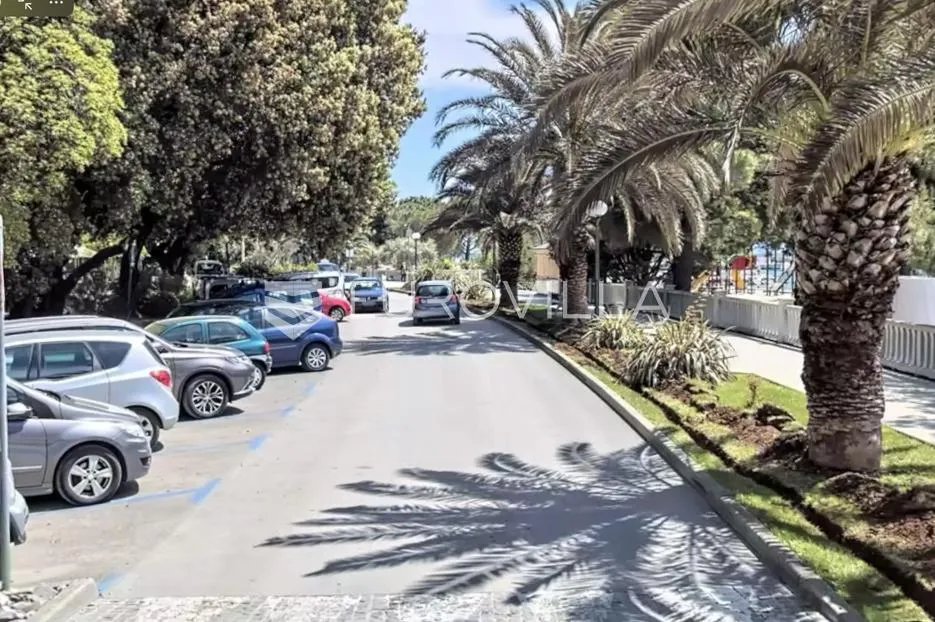 crikvenica, stan za adaptaciju, prvi red do mora - slika 3