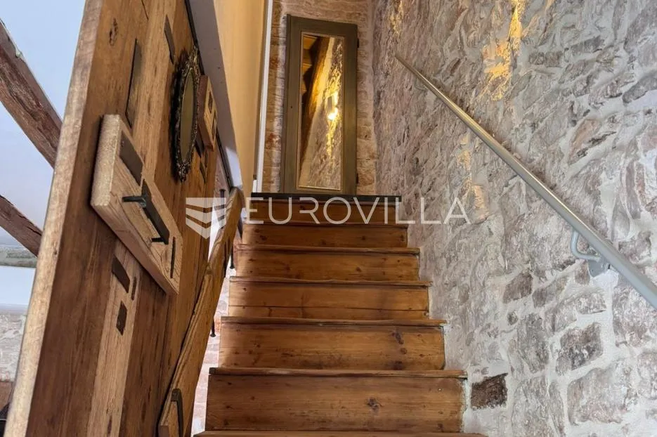 istra, bale, autentična šarmantna kuća na 4. etaže 120 m² u centru mjesta - slika 12