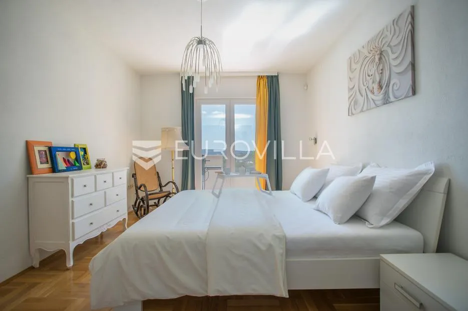 trogir - plano, kuća s bazenom na mirnoj lokaciji - slika 8