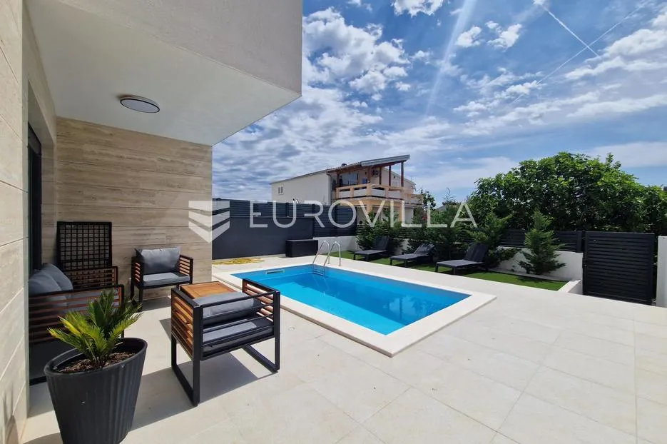 vir, predivna moderna vila s bazenom u centru mjesta, vrhunska lokacija, 450 m od mora - slika 8