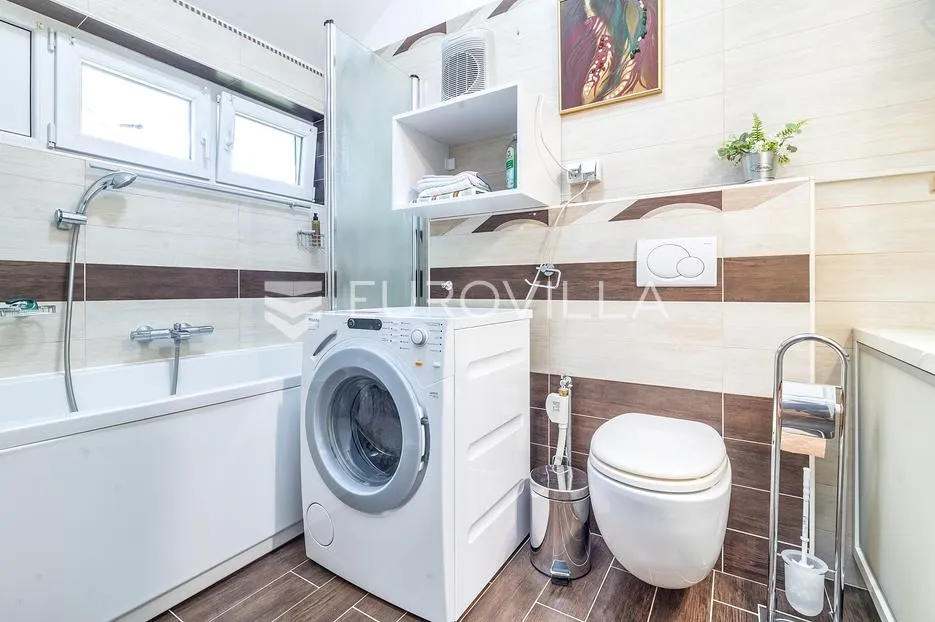zagreb, nazorova, trosoban stan 55 m² u potkrovlju zgrade s liftom - slika 6