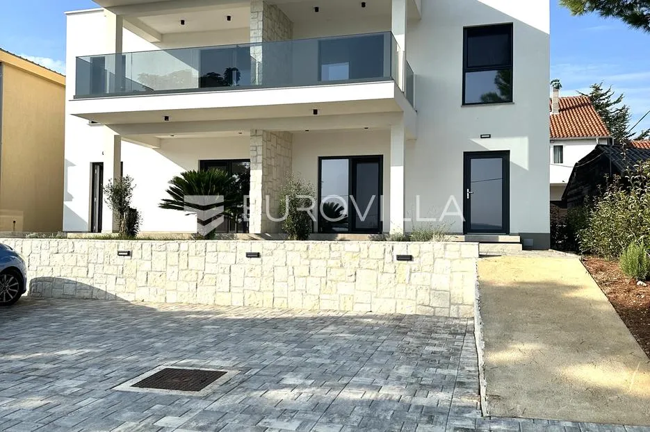 pašman, neviđane, moderna kuća u novogradnji s tri odvojena stana prvi red uz more - slika 4