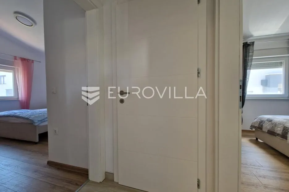 vir, moderan trosoban apartman u centru vira, 600 m od plaže - slika 18