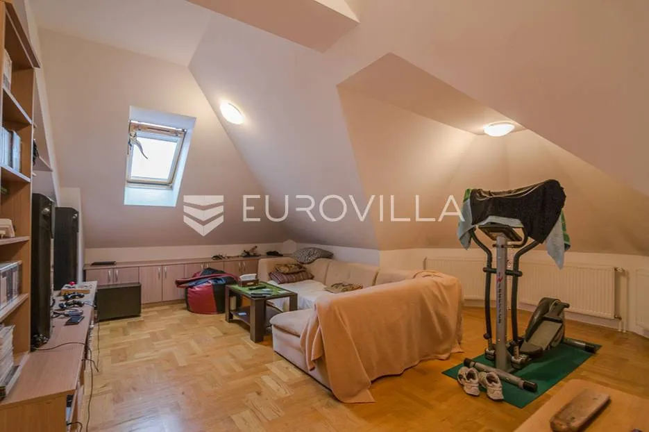 zagreb, maksimir, prekrasna obiteljska kuća na zemljištu 1450 m² - slika 17