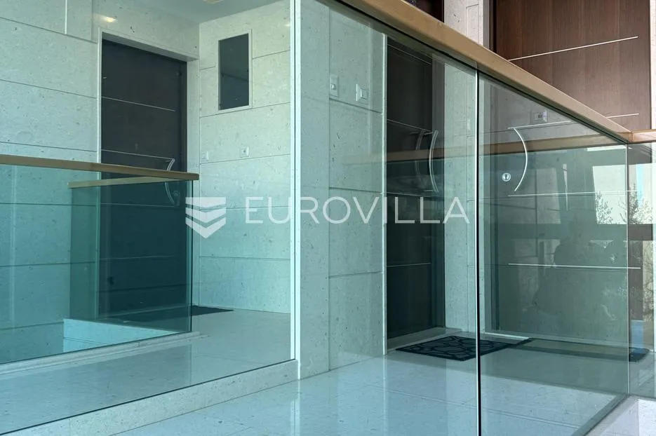 zadar, borik dizajnerski moderno uređen trosoban stan na prvom katu 96 m² - slika 31