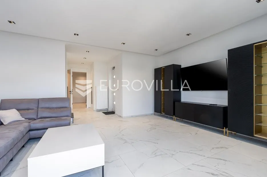istra, poreč, najam kuće 116 m² s jacuzzijem i vrtom na super lokaciji s pogledom na more - slika 4