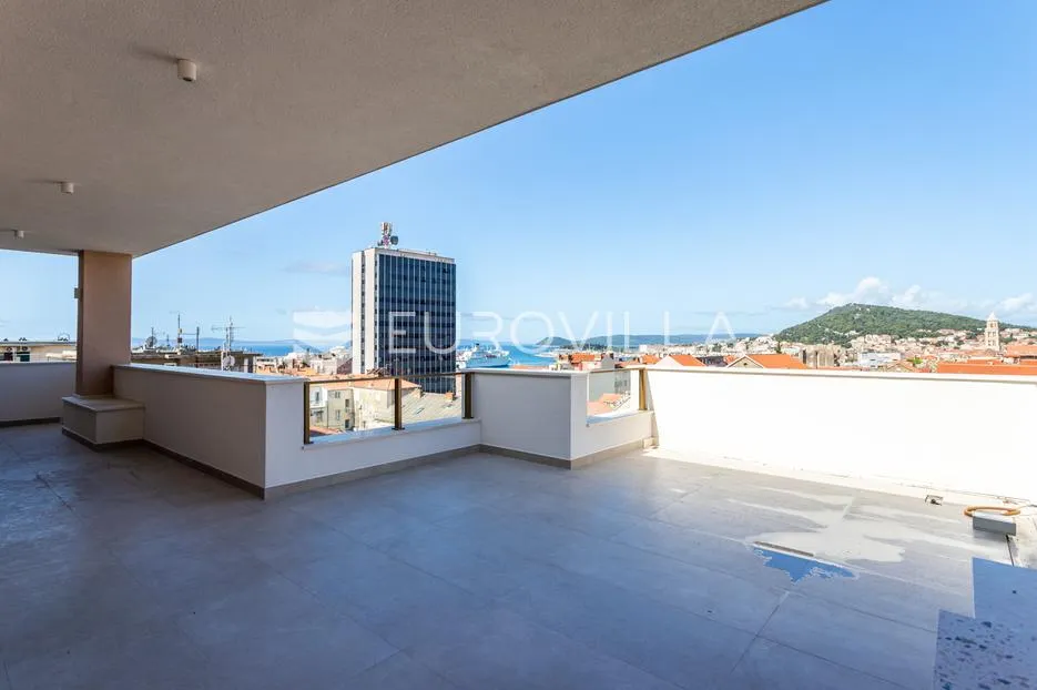 split, prekrasan penthouse s pogledom na more i grad - slika 13