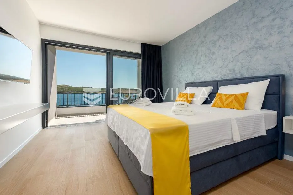 posedarje, moderna i elegantna vila prvi red uz more - slika 26